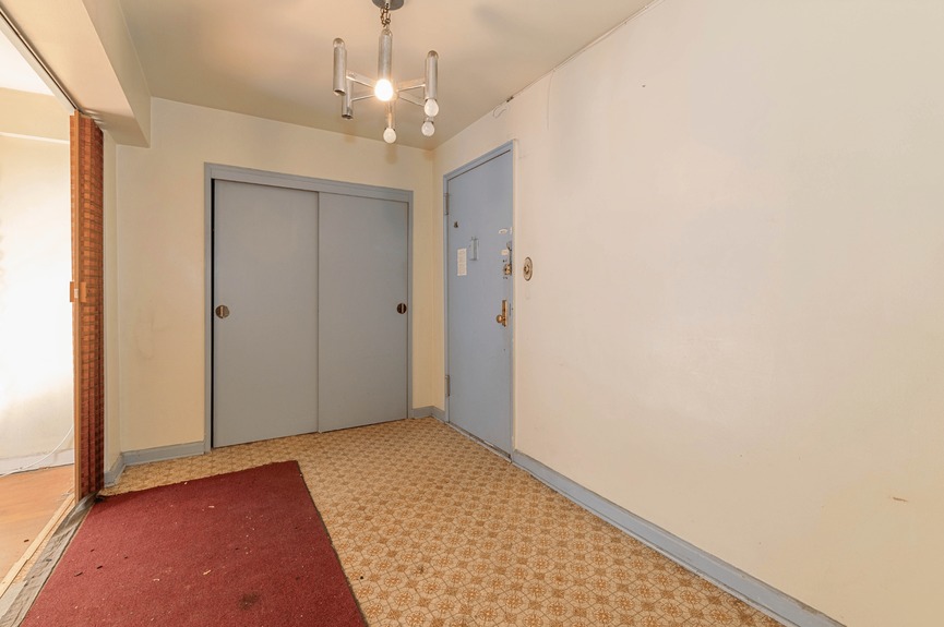 jackson-heights-queens-nyc-just-listed-two-bedrooms (17)