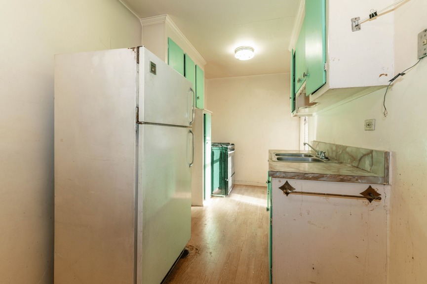 jackson-heights-queens-nyc-just-listed-two-bedrooms (19)