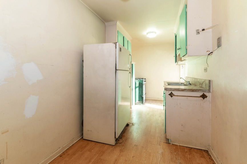 jackson-heights-queens-nyc-just-listed-two-bedrooms (8)