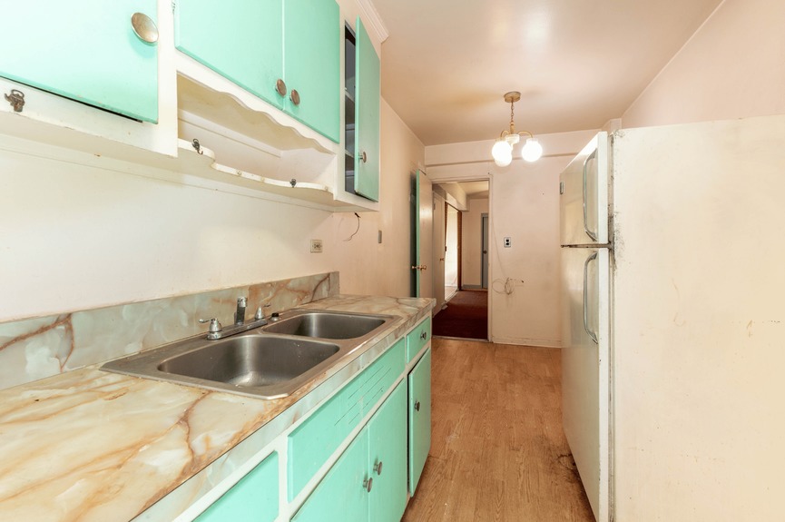 jackson-heights-queens-nyc-just-listed-two-bedrooms (9)