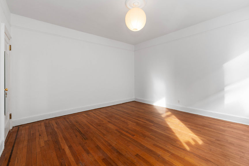 best-realtor-queens-nyc-one-bedroom-apartment (10)