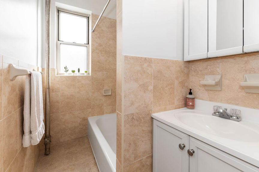 best-realtor-queens-nyc-one-bedroom-apartment (6)