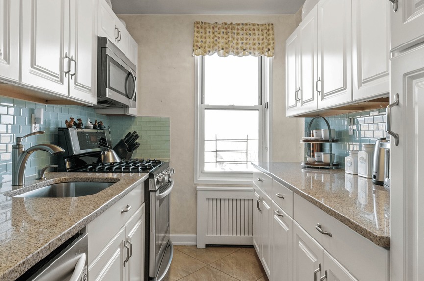 southridge-section-one-apartment-for-sale-jackson-heights-queens-ny-compass (10)