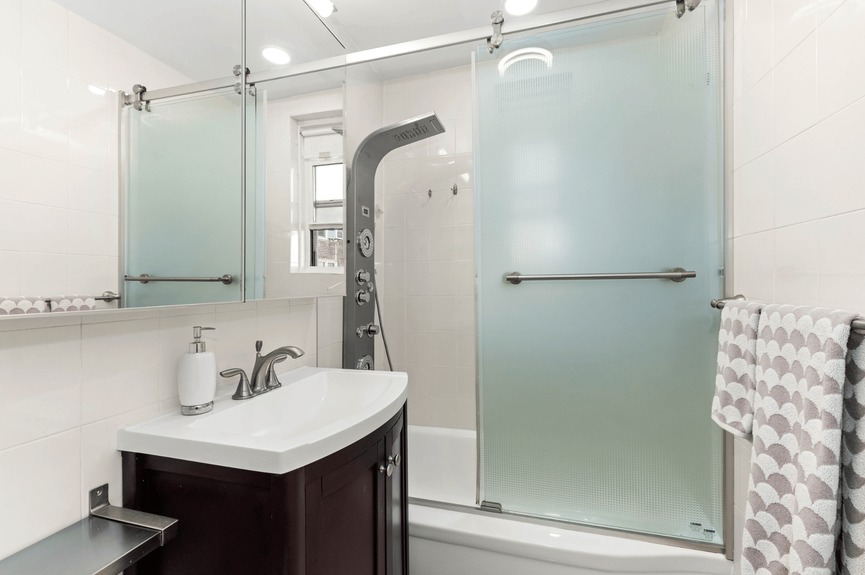 southridge-section-one-apartment-for-sale-jackson-heights-queens-ny-compass (18)