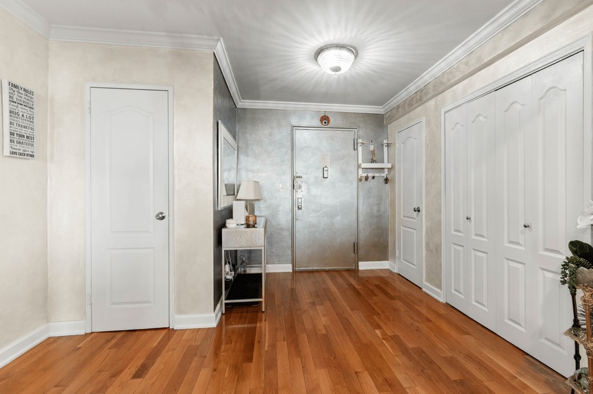 southridge-section-one-apartment-for-sale-jackson-heights-queens-ny-compass (3)