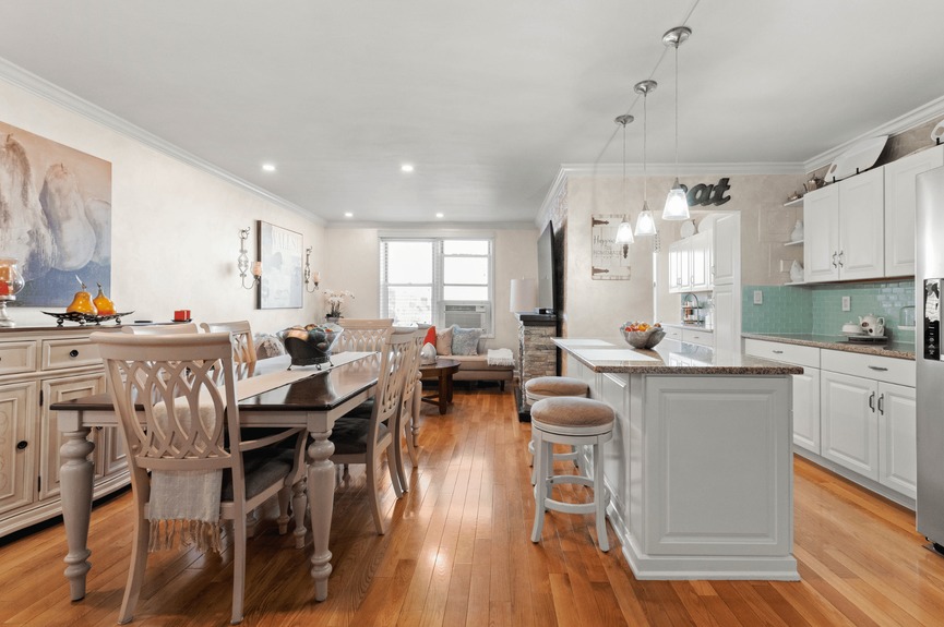 southridge-section-one-apartment-for-sale-jackson-heights-queens-ny-compass (4)