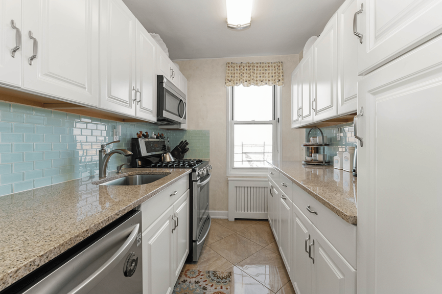 southridge-section-one-apartment-for-sale-jackson-heights-queens-ny-compass (9)