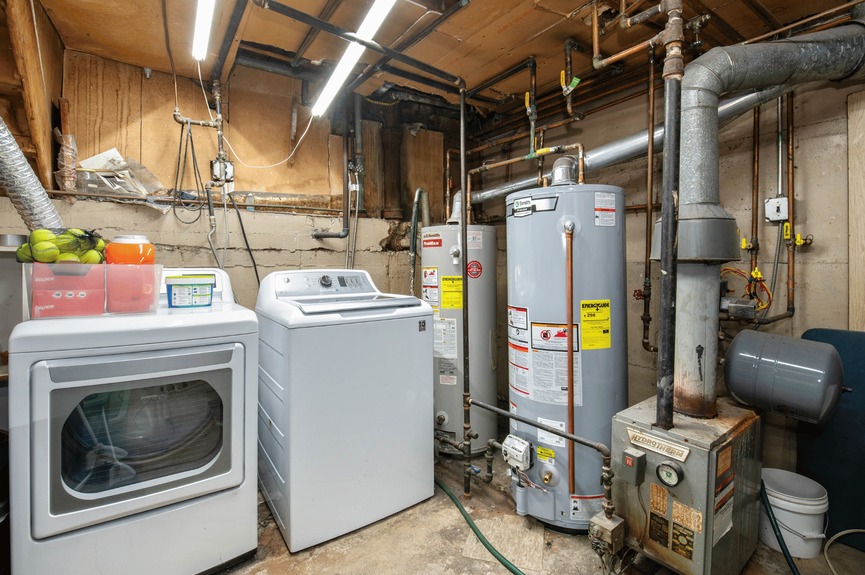 two-family-house-for-sale-bergen-beach-ny-compass (3)