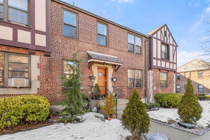 astoria-duplex-condo-property-for-sale-queens-ny-compass-vasilis-kokoris (3)