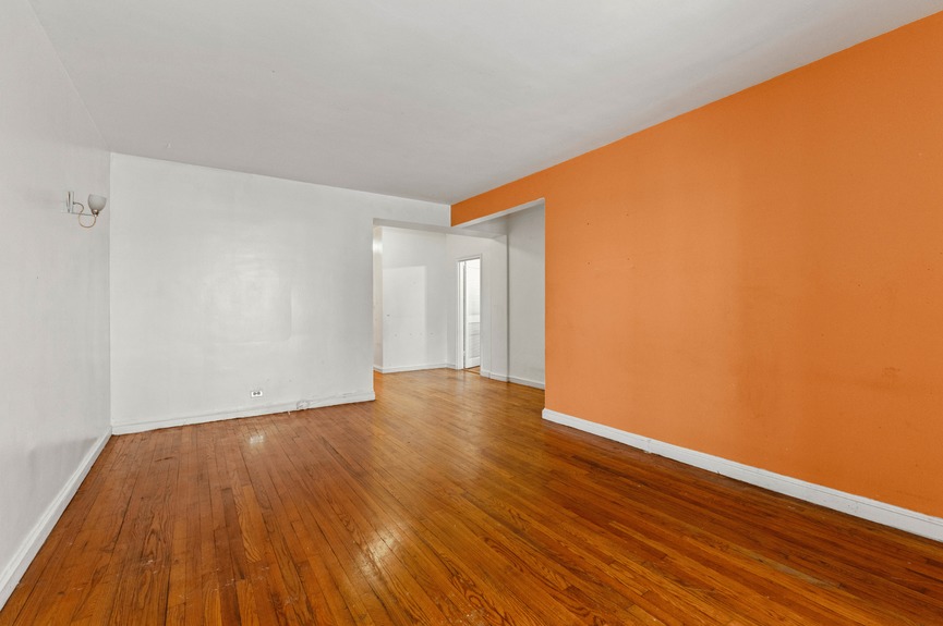 garden-bay-manor-condo-apartment-for-sale-astoria-queens-compass-vasilis-kokoris (1)