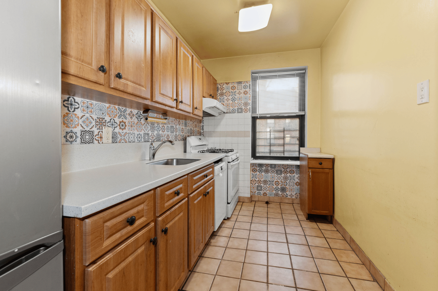 garden-bay-manor-condo-apartment-for-sale-astoria-queens-compass-vasilis-kokoris (10)
