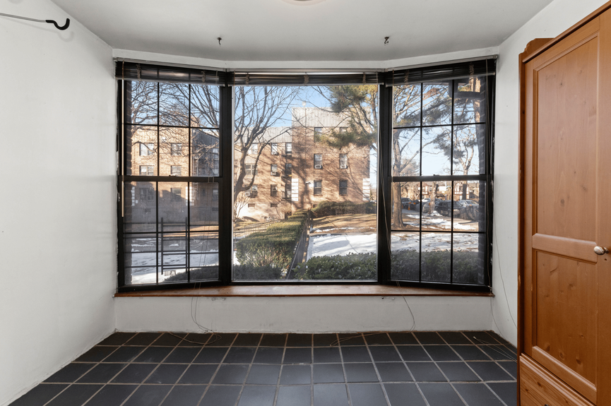 garden-bay-manor-condo-apartment-for-sale-astoria-queens-compass-vasilis-kokoris (17)