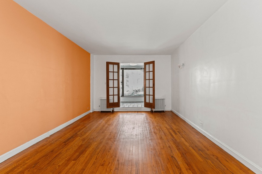 garden-bay-manor-condo-apartment-for-sale-astoria-queens-compass-vasilis-kokoris (3)