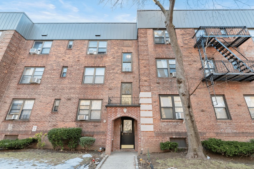 garden-bay-manor-condo-apartment-for-sale-astoria-queens-compass-vasilis-kokoris (4)
