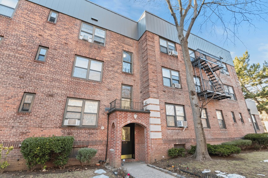 garden-bay-manor-condo-apartment-for-sale-astoria-queens-compass-vasilis-kokoris (5)