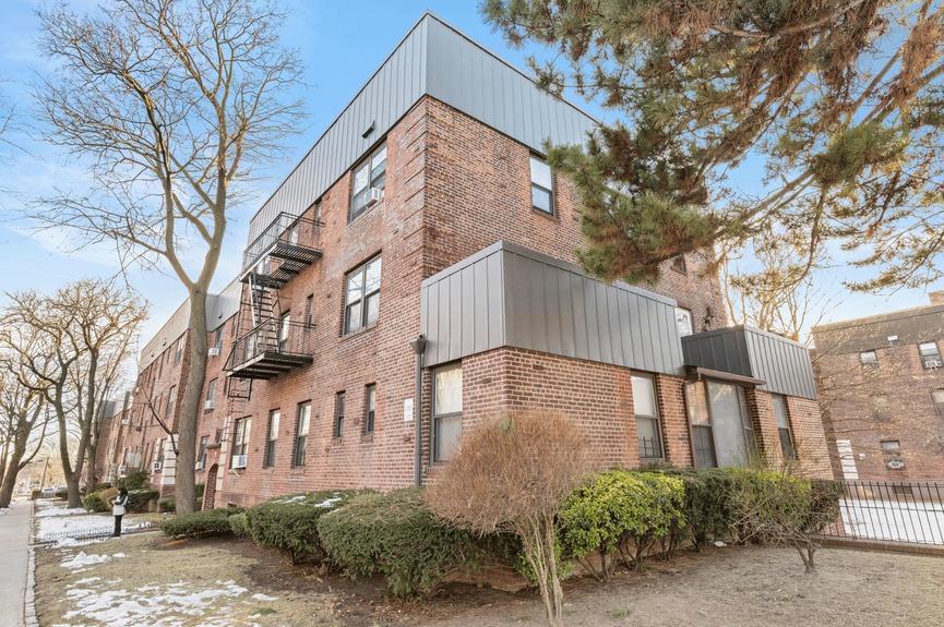 garden-bay-manor-condo-apartment-for-sale-astoria-queens-compass-vasilis-kokoris (6)