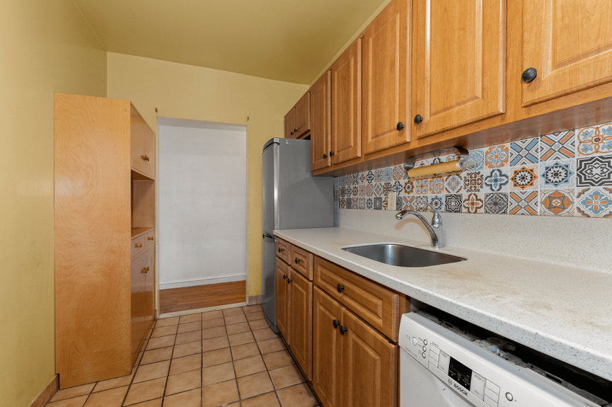 garden-bay-manor-condo-apartment-for-sale-astoria-queens-compass-vasilis-kokoris (8)