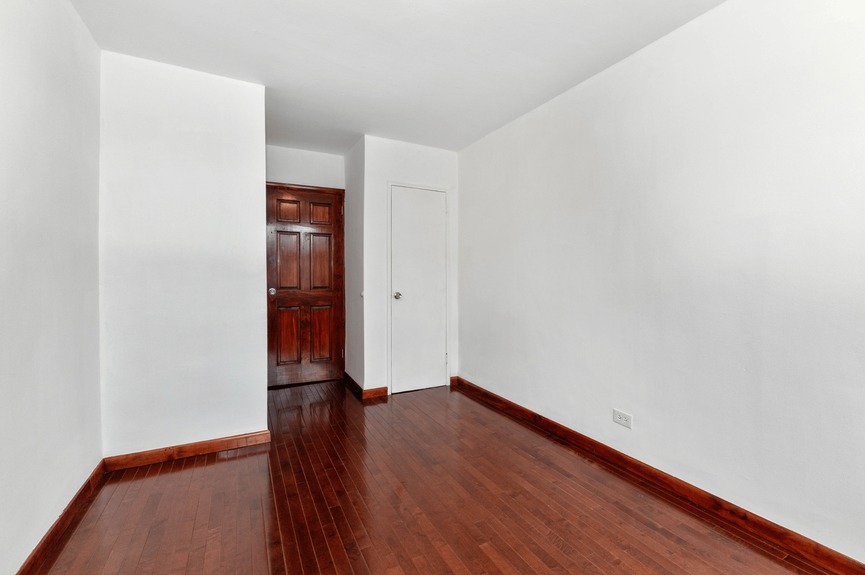 jackson-heights-for-sale-properties-queens-ny-compass (11)