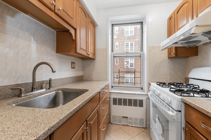 jackson-heights-for-sale-properties-queens-ny-compass (16)