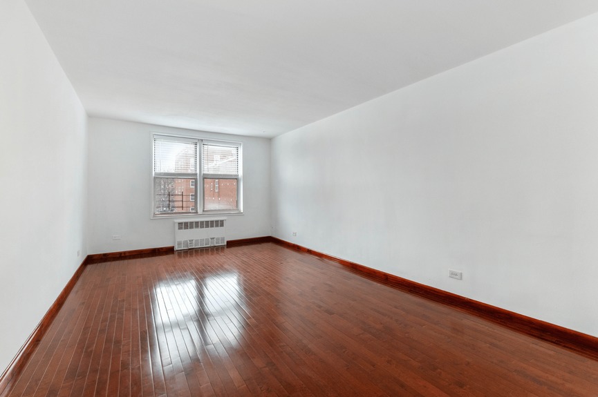 jackson-heights-for-sale-properties-queens-ny-compass (19)
