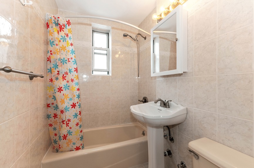 jackson-heights-for-sale-properties-queens-ny-compass (8)