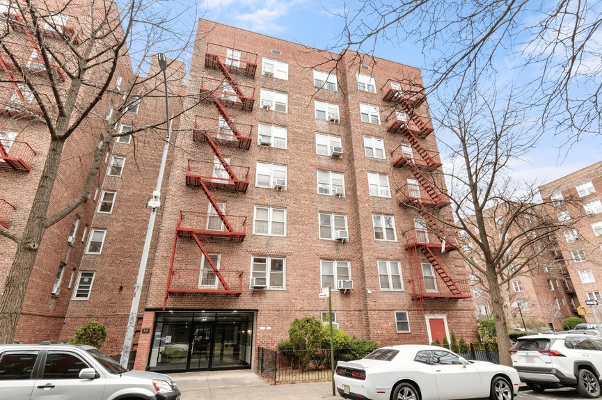 southridge-section-3-coop-apartment-for-sale-jackson-heights-queens-ny-compass (16)