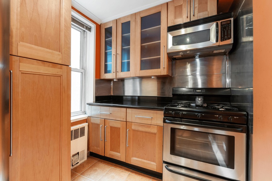 southridge-section-3-coop-apartment-for-sale-jackson-heights-queens-ny-compass (9)