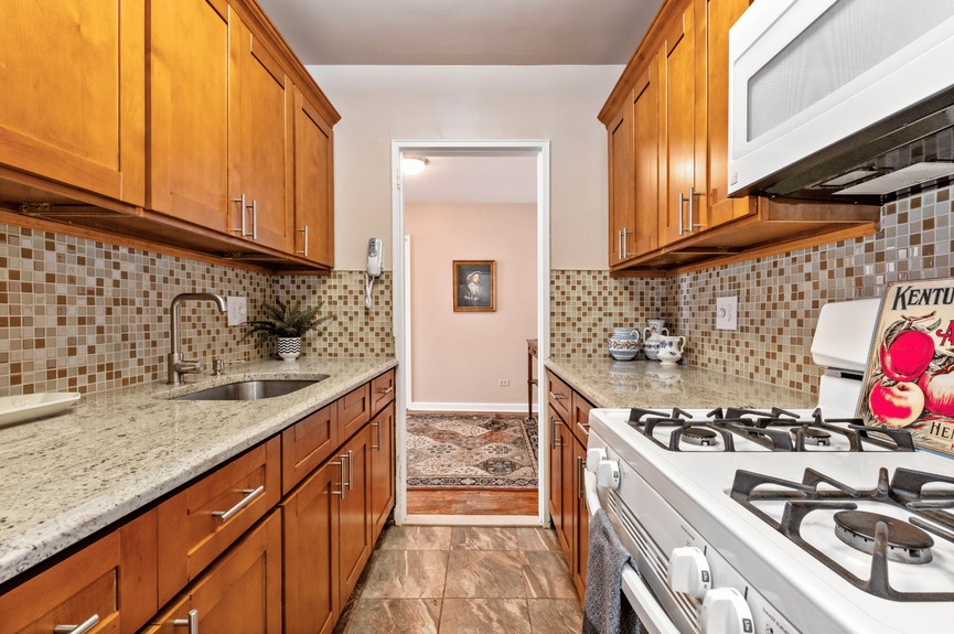 1-bedroom-coop-apartment-for-sale-jackson-heights-queens-nyc (12)