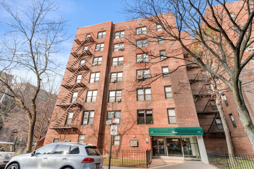 1-bedroom-coop-apartment-for-sale-jackson-heights-queens-nyc (6)