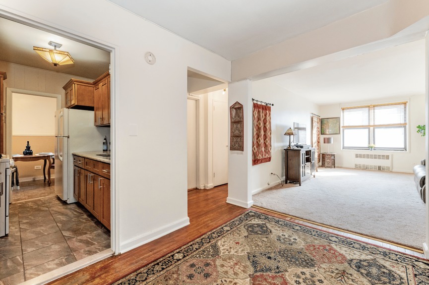 1-bedroom-coop-apartment-for-sale-jackson-heights-queens-nyc (7)