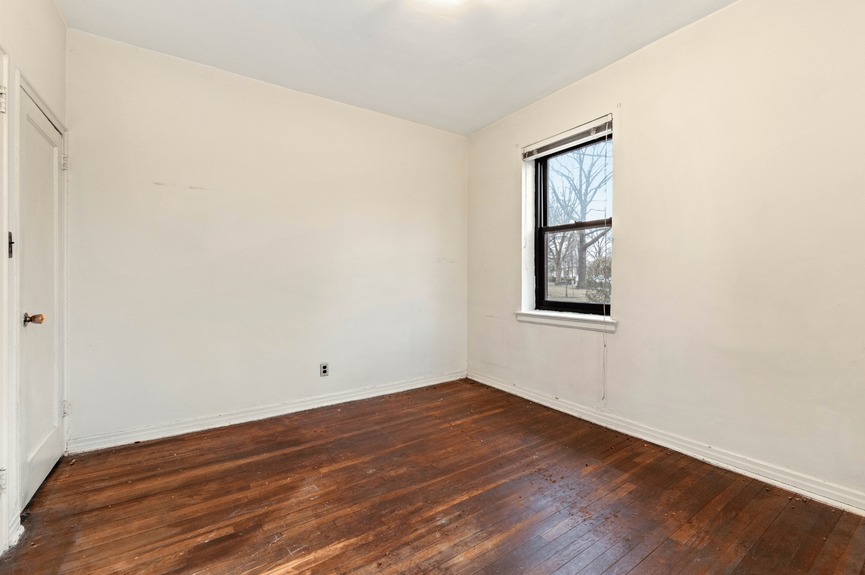 jackson-heights-homes-for-sale-queens-nyc-realtor-zillow-compass (13)