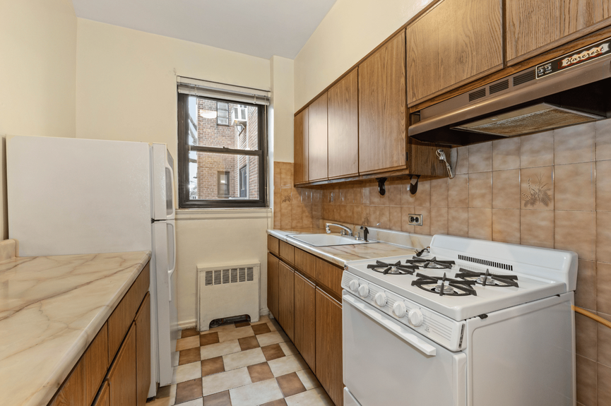 jackson-heights-homes-for-sale-queens-nyc-realtor-zillow-compass (6)
