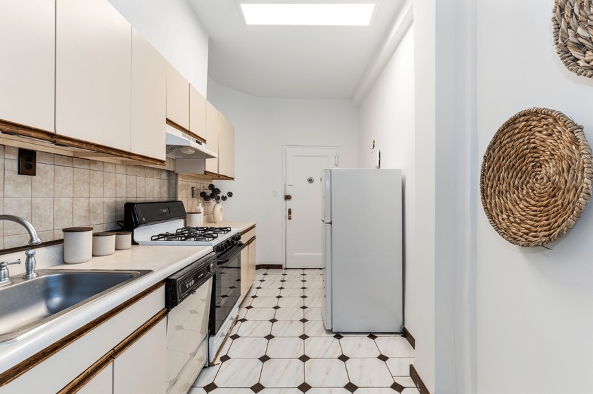 sunnyhill-gardens-woodside-homes-for-sale-nyc (8)