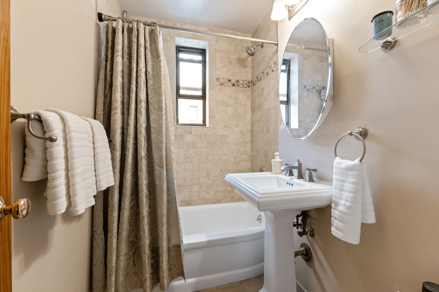 jackson-heights-homes-for-sale-queens-nyc (16)