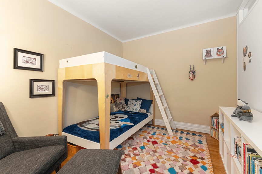 jackson-heights-queens-nyc-homes-for-sale-realtor-zillow-compass (13)