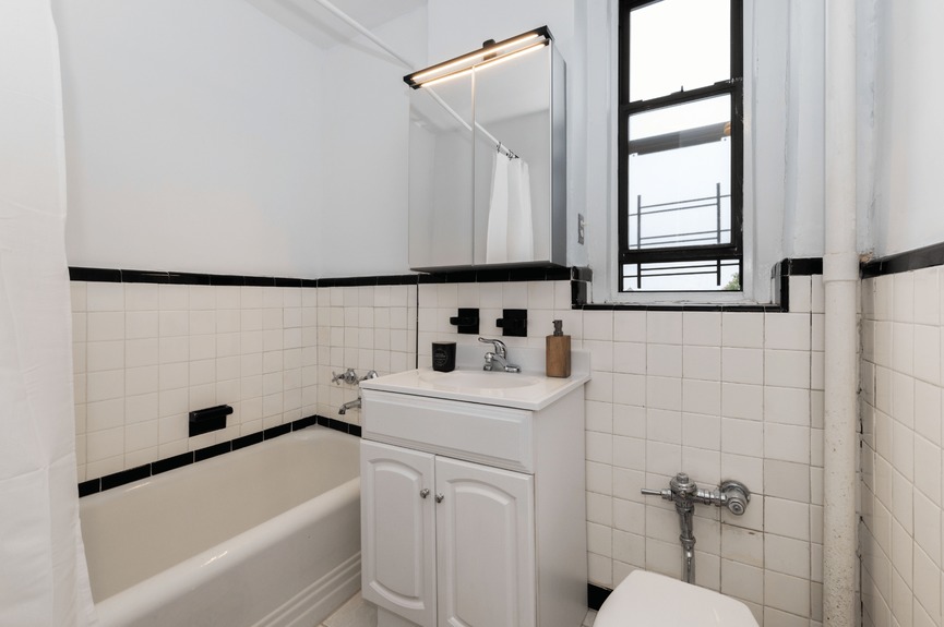 madison-house-for-sale-queens-nyc (16)