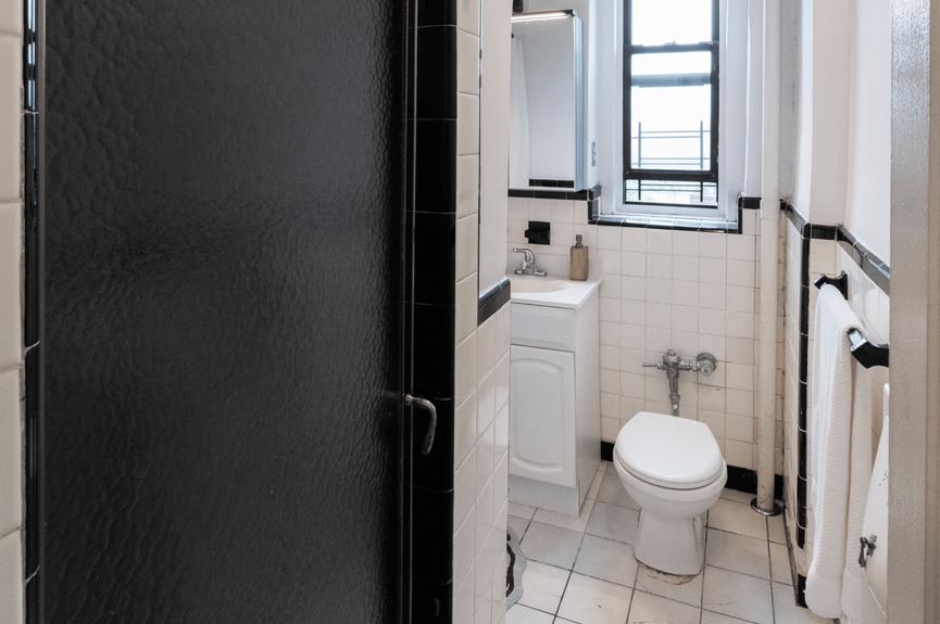 madison-house-for-sale-queens-nyc (17)