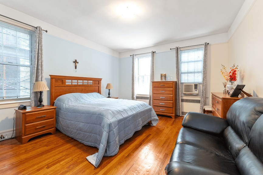 jackson-heights-queens-nyc-homes-for-sale-realtor-zillow-compass (11)