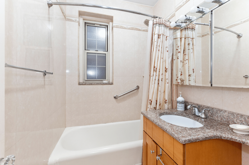 jackson-heights-queens-nyc-homes-for-sale-realtor-zillow-compass (14)