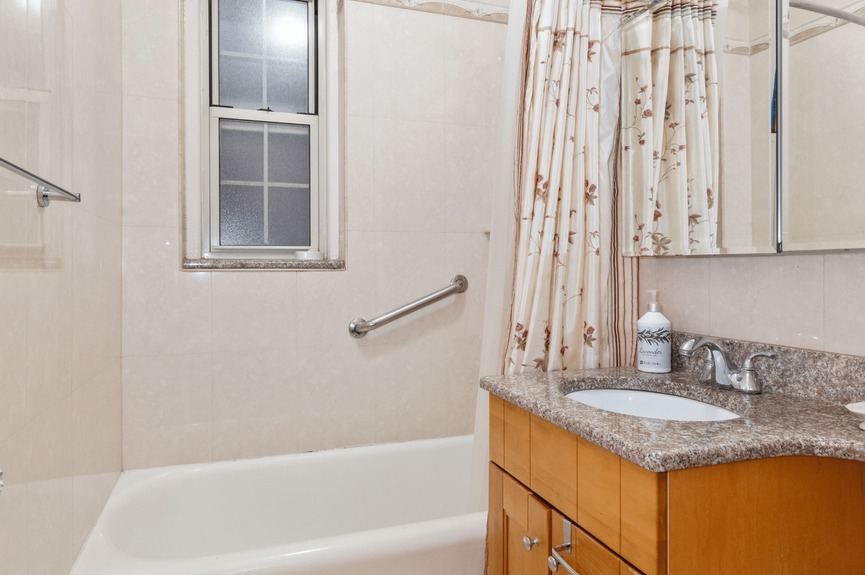 jackson-heights-queens-nyc-homes-for-sale-realtor-zillow-compass (15)