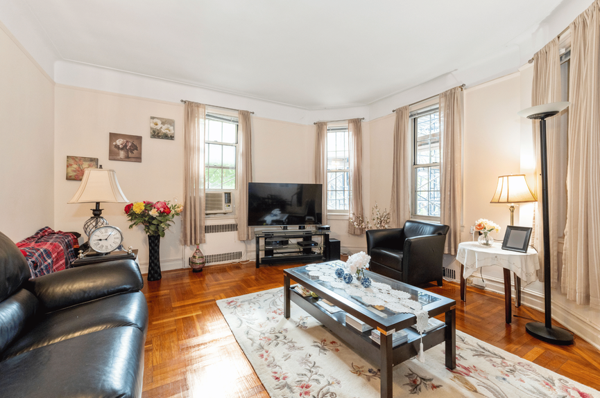 jackson-heights-queens-nyc-homes-for-sale-realtor-zillow-compass (6)