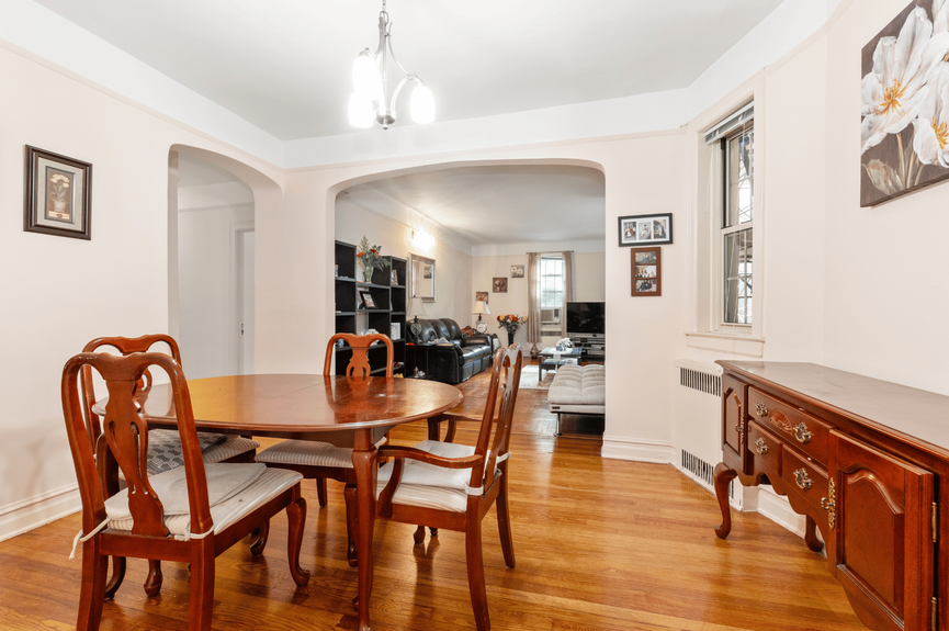 jackson-heights-queens-nyc-homes-for-sale-realtor-zillow-compass (7)