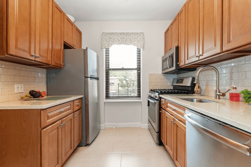 garden-bay-manor-home-queens (11)