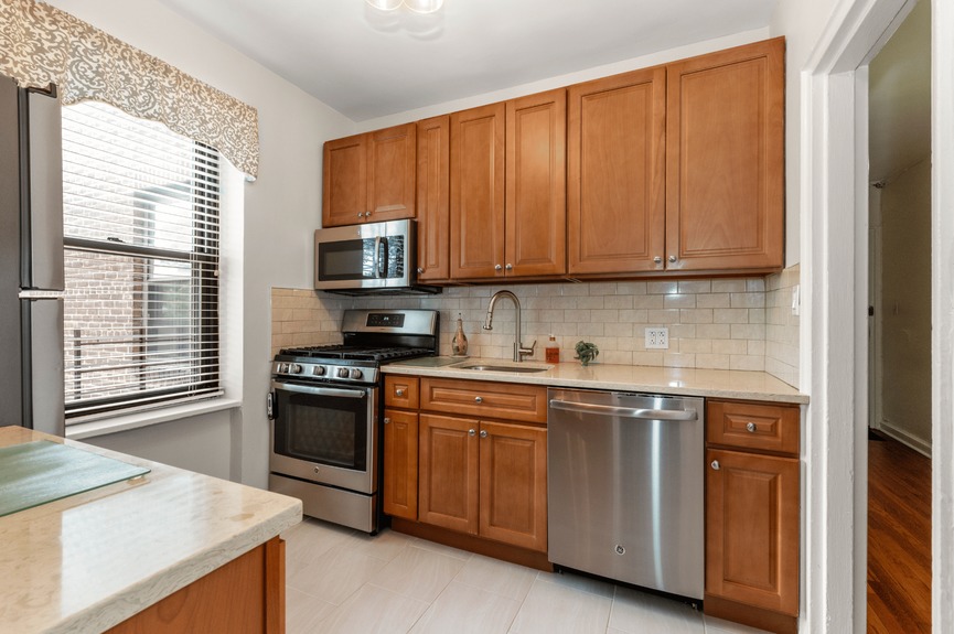 garden-bay-manor-home-queens (12)