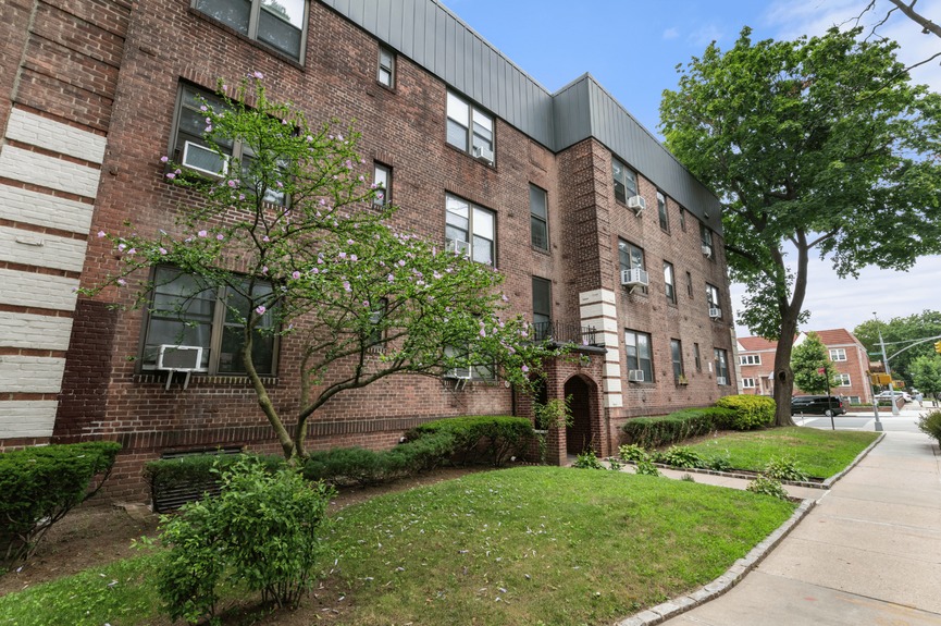 garden-bay-manor-home-queens