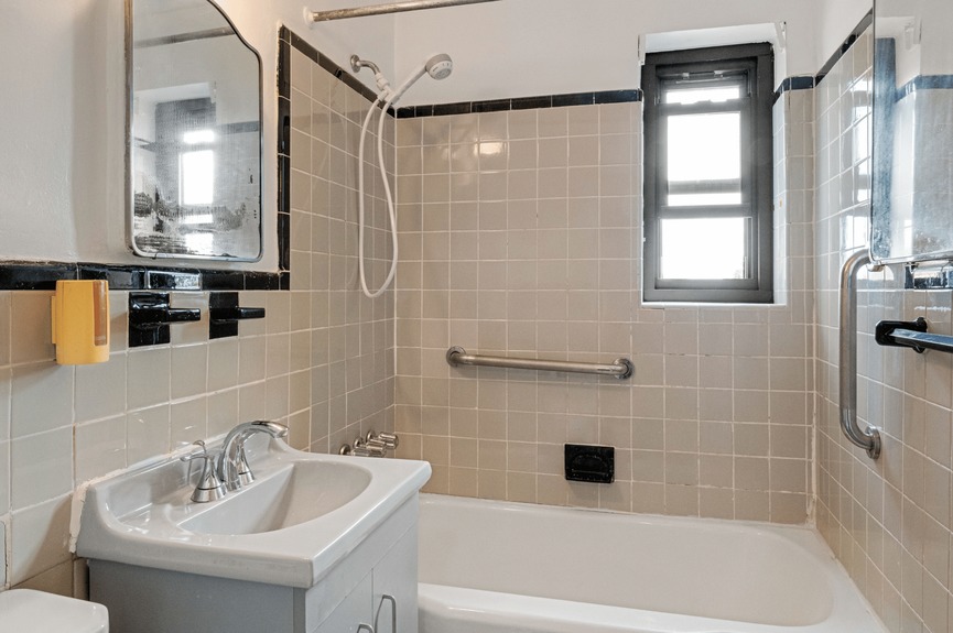 jackson-heights-queens-apartment (17)