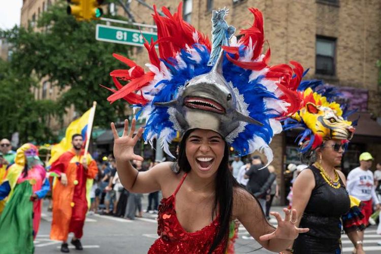 Colombian Day Parade picture by Gabriele Holtermann