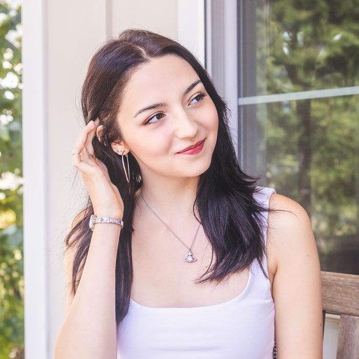 Alessandra-Headshot-25-crop