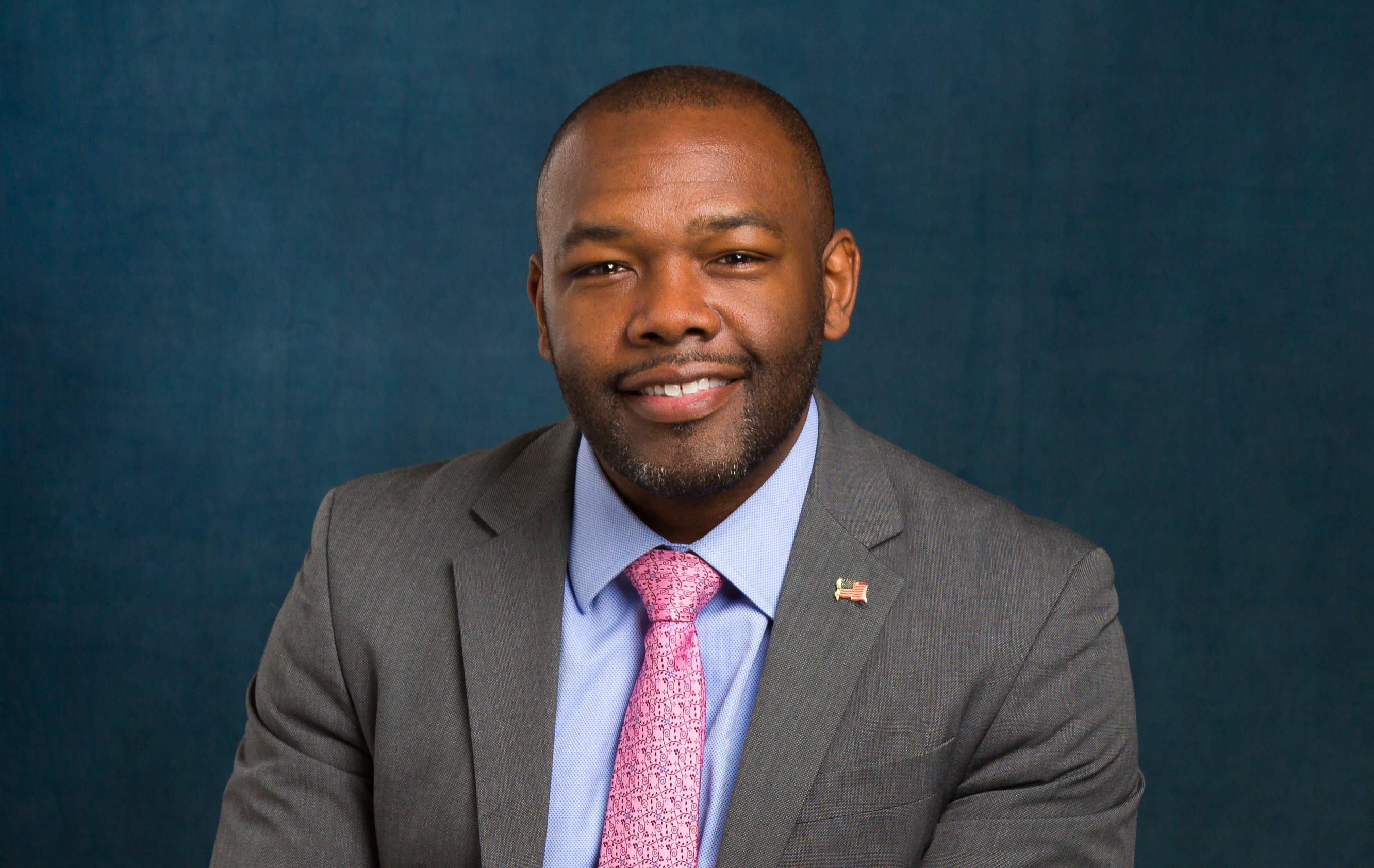 Garland Gill Headshot