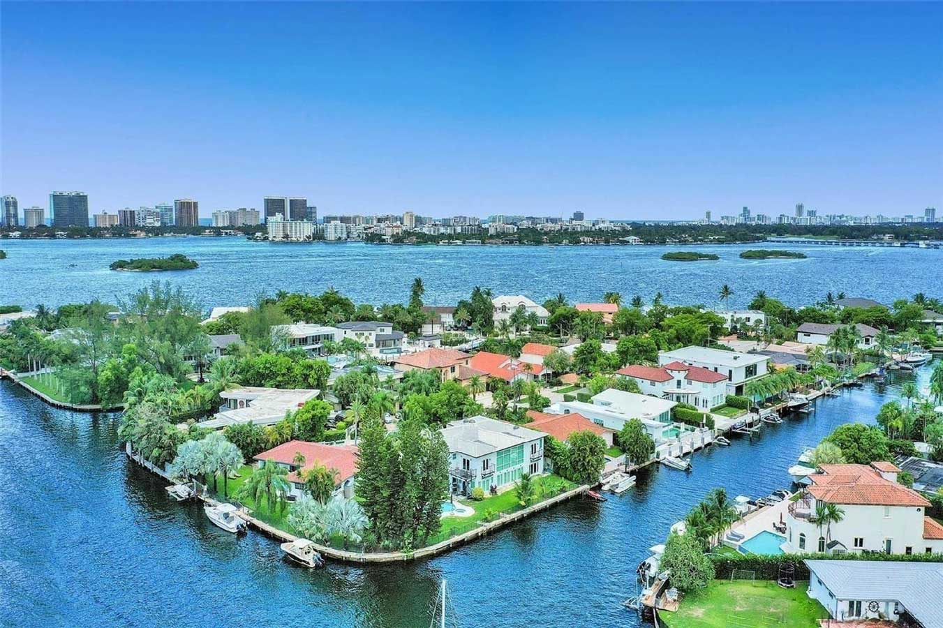 Keystone Island Move With Alexis